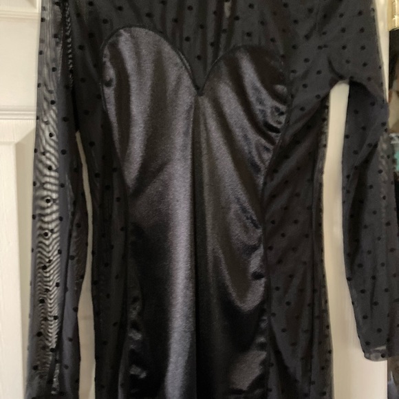 Seven till midnight M/L sheer top w/polka dots &key hole back with button - Picture 8 of 9